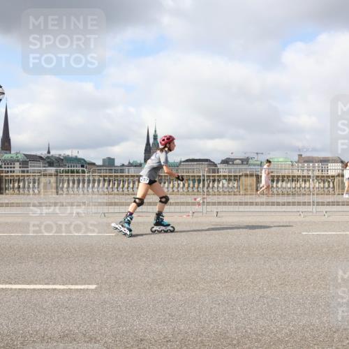 29.06.2025 - hella hamburg halbmarathon Lena Gebhardt http://msf.ph/oto/8313151 29.06.2025 09:07:09 Lombardsbrücke  meine-sportfotos.de