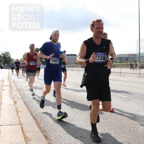 29.06.2025 - hella hamburg halbmarathon Lena Gebhardt http://msf.ph/oto/8313210 29.06.2025 09:47:17 Lombardsbrücke 19059, 2121, 1002, 2228, 888889, 1002, 1053, 1217, 1396, 1407, 1411, 1577, 1910, 1959, 2121, 2228, 2404, 2563, 2774, 2836, 2851, 3005, 3783, 3790, 3935, 4246, 4740, 5193, 5660, 5961, 6032, 6305, 6473, 6915, 7080, 7466, 7622, 7831, 7867, 7972, 8323, 8366, 8395, 9171, 9376, 9508, 9519, 10477, 10771, 11055, 11370, 11806, 11898, 12137, 12204, 12704, 13029, 13148, 13199, 13493, 13494, 13729, 13771, 13972, 13991, 14069, 14385, 14459, 18419 meine-sportfotos.de