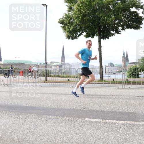 29.06.2025 - hella hamburg halbmarathon Lena Gebhardt http://msf.ph/oto/8313229 29.06.2025 10:12:25 Lombardsbrücke 1486, 69, 1062, 1249, 1610, 1785, 1790, 1850, 2661, 2963, 2964, 3182, 3248, 3262, 3746, 4453, 4499, 4554, 5150, 5166, 5176, 5597, 5598, 6822, 6871, 6966, 7014, 7474, 8971, 9253, 9254, 9405, 9705, 10409, 10581, 10685, 11509, 11525, 11537, 11581, 12456, 13171, 13542, 13566, 13816, 14060, 14196, 14313, 14540, 14863, 14868, 14869, 15137, 15369, 16379, 16473, 16826, 16911, 16976, 18178, 18395, 18429, 18493, 18655 meine-sportfotos.de