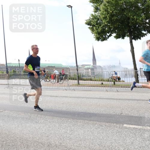 29.06.2025 - hella hamburg halbmarathon Lena Gebhardt http://msf.ph/oto/8313288 29.06.2025 10:12:26 Lombardsbrücke 1850, 1486, 1062, 1249, 1610, 1785, 1790, 1850, 2531, 2661, 2963, 2964, 3182, 3248, 3262, 3746, 4453, 4499, 4554, 5150, 5166, 5176, 5597, 5598, 6822, 6871, 6966, 7014, 7474, 8971, 9253, 9254, 9405, 9705, 10581, 10685, 11509, 11525, 11537, 11581, 12456, 13171, 13566, 13816, 14060, 14196, 14313, 14540, 14863, 14868, 14869, 15137, 15369, 16379, 16473, 16826, 16911, 16976, 18178, 18429, 18493, 18655 meine-sportfotos.de