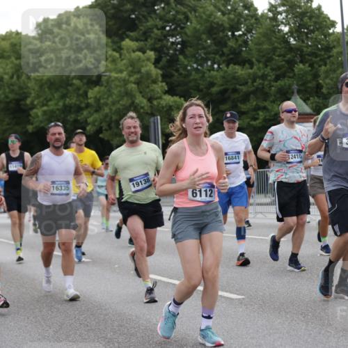 29.06.2025 - hella hamburg halbmarathon Jannik Wohlers http://msf.ph/oto/8313319 29.06.2025 10:38:41 Lombardsbrücke 1451, 1760, 2524, 2534, 2571, 2574, 2893, 2998, 3307, 3745, 4257, 4320, 4410, 4964, 6062, 6112, 6611, 7341, 7506, 7589, 7815, 8457, 8783, 9420, 9446, 9974, 9977, 10001, 10072, 10315, 10516, 10696, 11201, 12090, 12092, 12410, 12745, 13060, 13922, 14557, 14558, 14856, 14956, 15262, 15765, 16335, 16388, 16841, 16883, 17313, 17368 meine-sportfotos.de