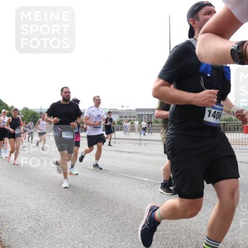 29.06.2025 - hella hamburg halbmarathon Lena Gebhardt http://msf.ph/oto/8313329 29.06.2025 10:22:10 Lombardsbrücke 13477, 1406, 1003, 1158, 1187, 1191, 1250, 1294, 1419, 1598, 1668, 1958, 1963, 2009, 2022, 2063, 2172, 2315, 2351, 2353, 2514, 2529, 2744, 3050, 3108, 3172, 3458, 3606, 3768, 3910, 3946, 3995, 4046, 4113, 4114, 4131, 4289, 4366, 4375, 4376, 4556, 4559, 4829, 4970, 5079, 5641, 5838, 6030, 6048, 6049, 6303, 6307, 6347, 6475, 6676, 6805, 6820, 6881, 6977, 7075, 7162, 7672, 7794, 8431, 8511, 8715, 8855, 8860, 8884, 8954, 8959, 9002, 9062 meine-sportfotos.de