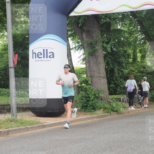 29.06.2025 - hella hamburg halbmarathon KatJ http://msf.ph/oto/8313358 29.06.2025 10:15:36 Zwischen KM18-KM19 1271 meine-sportfotos.de