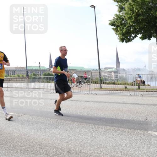 29.06.2025 - hella hamburg halbmarathon Lena Gebhardt http://msf.ph/oto/8313360 29.06.2025 10:12:26 Lombardsbrücke 1850, 1062, 1249, 1610, 1785, 1790, 1850, 2531, 2661, 2963, 2964, 3182, 3248, 3262, 3746, 4453, 4499, 4554, 5150, 5166, 5176, 5597, 5598, 6822, 6871, 6966, 7014, 7474, 8971, 9253, 9254, 9405, 9705, 10581, 10685, 11509, 11525, 11537, 11581, 12456, 13171, 13566, 13816, 14060, 14196, 14313, 14540, 14863, 14868, 14869, 15137, 15369, 16379, 16473, 16826, 16911, 16976, 18178, 18429, 18493, 18655 meine-sportfotos.de