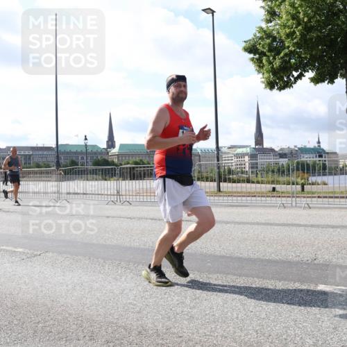29.06.2025 - hella hamburg halbmarathon Lena Gebhardt http://msf.ph/oto/8313367 29.06.2025 09:59:54 Lombardsbrücke 4772, 1914, 1006, 1125, 1239, 1264, 1334, 1366, 1642, 1834, 1914, 1955, 2099, 2159, 2348, 2364, 2391, 2432, 2447, 2582, 2584, 2630, 2676, 2677, 2910, 3181, 3279, 3668, 3836, 4013, 4231, 4426, 4632, 4772, 4796, 4837, 5015, 5134, 5272, 5277, 5341, 6174, 6201, 6202, 6414, 6415, 6462, 6581, 6587, 8330, 8520, 8542, 8652, 8846, 8929, 9142, 9488, 9903, 9907, 9984, 10020, 10031, 11039, 11568, 11844 meine-sportfotos.de