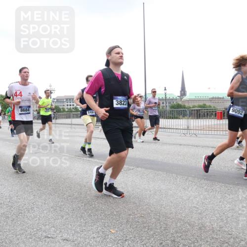 29.06.2025 - hella hamburg halbmarathon Lena Gebhardt http://msf.ph/oto/8313387 29.06.2025 10:47:03 Lombardsbrücke 13756, 13757, 5953, 44, 300, 8684, 9949, 8488, 3823, 10514, 9092, 855, 1073, 1185, 1286, 1363, 1371, 1375, 1463, 1593, 1607, 1704, 1720, 1961, 1999, 2162, 2211, 2320, 2327, 2537, 2555, 2556, 2665, 2981, 3277, 3406, 3407, 3734, 3823, 4184, 4202, 4239, 4296, 4342, 4483, 4604, 4806, 4895, 5111, 5114, 5700, 5796, 5953, 6485, 6496, 6740, 6879, 7073, 7412, 7430, 7431, 7630, 7631, 7827, 8105, 8131, 8477, 8486, 8553, 8684, 8706, 8915, 8967, 9691, 14261, 16882, 16987 meine-sportfotos.de