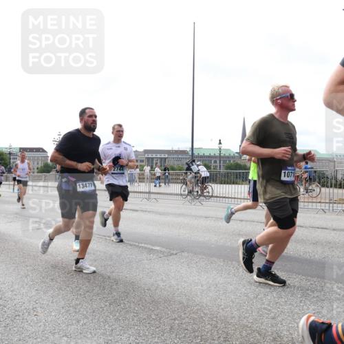 29.06.2025 - hella hamburg halbmarathon Lena Gebhardt http://msf.ph/oto/8313406 29.06.2025 10:22:10 Lombardsbrücke 17416, 16154, 13477, 2744, 1071, 1003, 1158, 1187, 1191, 1250, 1294, 1419, 1598, 1668, 1958, 1963, 2009, 2022, 2063, 2172, 2315, 2351, 2353, 2514, 2529, 2744, 3050, 3108, 3172, 3458, 3606, 3768, 3910, 3946, 3995, 4046, 4113, 4114, 4131, 4289, 4366, 4375, 4376, 4556, 4559, 4829, 4970, 5079, 5641, 5838, 6030, 6048, 6049, 6303, 6307, 6347, 6475, 6676, 6805, 6820, 6881, 6977, 7075, 7162, 7672, 7794, 8431, 8511, 8715, 8855, 8860, 8884, 8954, 8959, 9002, 9062 meine-sportfotos.de