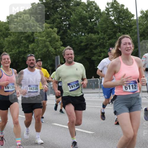 29.06.2025 - hella hamburg halbmarathon Jannik Wohlers http://msf.ph/oto/8313432 29.06.2025 10:38:42 Lombardsbrücke 1451, 1760, 2524, 2534, 2571, 2574, 2893, 2998, 3307, 3745, 4257, 4320, 4410, 4523, 4659, 6062, 6112, 6611, 7341, 7506, 7589, 7815, 8243, 8457, 8783, 9420, 9446, 9974, 9977, 10001, 10072, 10315, 10516, 10696, 11201, 12090, 12092, 12410, 12745, 13060, 13922, 14856, 14956, 15262, 15765, 16335, 16388, 16841, 16883, 17313, 17368 meine-sportfotos.de