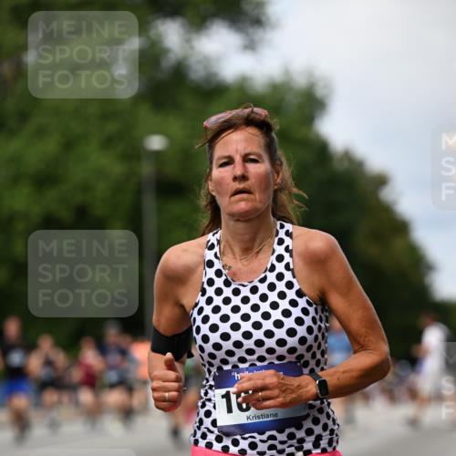 29.06.2025 - hella hamburg halbmarathon Dr. Thomas Lammeyer http://msf.ph/oto/8313445 29.06.2025 10:38:39 Kennedybrücke 1025, 1705, 1787, 2376, 2496, 2510, 2511, 2801, 3145, 3420, 3829, 4479, 4540, 4942, 5609, 6034, 6105, 6109, 6718, 6727, 6843, 7324, 7329, 7644, 8021, 8202, 8589, 8965, 9094, 9379, 9448, 9514, 10674, 11122, 11245, 11432 meine-sportfotos.de