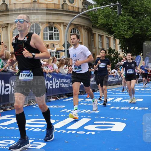 29.06.2025 - hella hamburg halbmarathon Strokosch-Dieckow http://msf.ph/oto/8313451 29.06.2025 10:57:25 Ziel 2236, 3435, 4502, 5015, 5134, 5728, 5926, 6272, 6281, 6302, 8393, 9450, 9727, 12014, 12144, 12590, 13245, 13394, 13664, 15695, 16093, 16625, 16830, 17160, 17758, 17828 meine-sportfotos.de