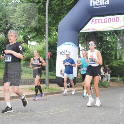 29.06.2025 - hella hamburg halbmarathon KatJ http://msf.ph/oto/8313467 29.06.2025 10:44:58 Zwischen KM18-KM19 1595, 2282, 2806, 2907, 3251, 4088, 5277, 5341, 6104, 6302, 7856 meine-sportfotos.de
