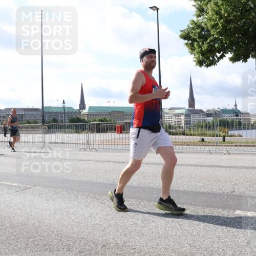 29.06.2025 - hella hamburg halbmarathon Lena Gebhardt http://msf.ph/oto/8313472 29.06.2025 09:59:54 Lombardsbrücke 1914, 1006, 1125, 1239, 1264, 1334, 1366, 1642, 1834, 1914, 1955, 2099, 2159, 2348, 2364, 2391, 2432, 2447, 2582, 2584, 2630, 2676, 2677, 2910, 3181, 3279, 3668, 3836, 4013, 4231, 4426, 4632, 4772, 4796, 4837, 5015, 5134, 5272, 5277, 5341, 6174, 6201, 6202, 6414, 6415, 6462, 6581, 6587, 8330, 8520, 8542, 8652, 8846, 8929, 9142, 9488, 9903, 9907, 9984, 10020, 10031, 11039, 11568, 11844 meine-sportfotos.de