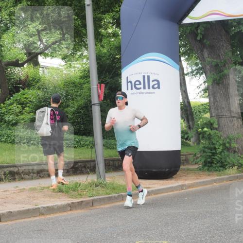 29.06.2025 - hella hamburg halbmarathon KatJ http://msf.ph/oto/8313492 29.06.2025 10:15:37 Zwischen KM18-KM19 1271 meine-sportfotos.de