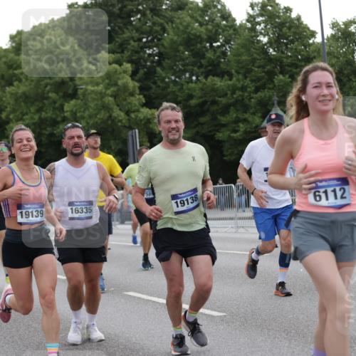 29.06.2025 - hella hamburg halbmarathon Jannik Wohlers http://msf.ph/oto/8313499 29.06.2025 10:38:42 Lombardsbrücke 1451, 1760, 2524, 2534, 2571, 2574, 2893, 2998, 3307, 3745, 4257, 4320, 4410, 4523, 4659, 6062, 6112, 6611, 7341, 7506, 7589, 7815, 8243, 8457, 8783, 9420, 9446, 9974, 9977, 10001, 10072, 10315, 10516, 10696, 11201, 12090, 12092, 12410, 12745, 13060, 13922, 14856, 14956, 15262, 15765, 16335, 16388, 16841, 16883, 17313, 17368 meine-sportfotos.de