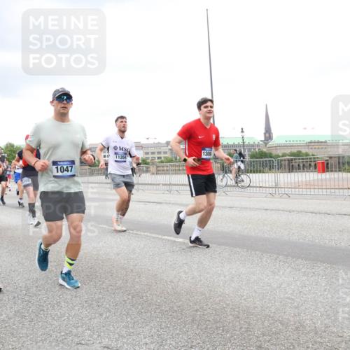 29.06.2025 - hella hamburg halbmarathon Lena Gebhardt http://msf.ph/oto/8313501 29.06.2025 10:56:39 Lombardsbrücke 12543, 1309, 11204, 1047, 8108, 1047, 1113, 2143, 2307, 2887, 2915, 2932, 2991, 3257, 3348, 3387, 3418, 3438, 3516, 3517, 3520, 3614, 3675, 3676, 3953, 3987, 4083, 4094, 4118, 4773, 5237, 5438, 5580, 5589, 5693, 5757, 5911, 5944, 6348, 6349, 6690, 7025, 7028, 7090, 7307, 7381, 7711, 8108, 8150, 8197, 8517, 8606, 8766, 8939, 8943, 9172, 9210, 9383, 9435, 9606, 9910, 9948, 9953, 10555, 10569, 10571, 10740, 10784 meine-sportfotos.de