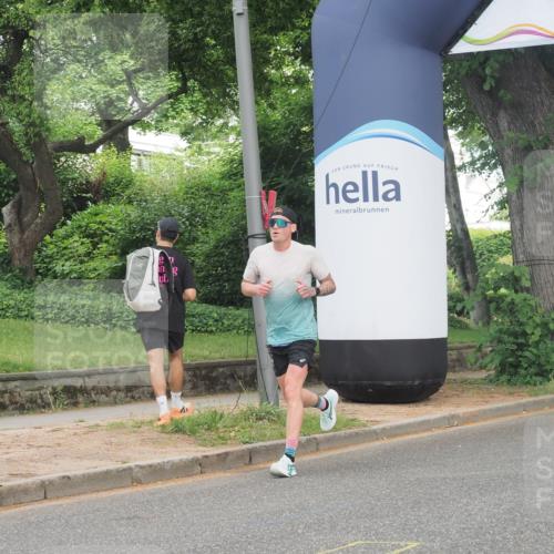 29.06.2025 - hella hamburg halbmarathon KatJ http://msf.ph/oto/8313537 29.06.2025 10:15:37 Zwischen KM18-KM19 1271 meine-sportfotos.de