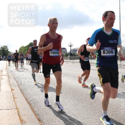 29.06.2025 - hella hamburg halbmarathon Lena Gebhardt http://msf.ph/oto/8313544 29.06.2025 09:47:18 Lombardsbrücke 4246, 21, 19059, 6698, 8366, 888885, 1002, 1053, 1217, 1396, 1407, 1411, 1577, 1910, 1959, 2121, 2228, 2404, 2563, 2774, 2836, 2851, 3005, 3783, 3790, 3935, 4246, 4740, 5193, 5660, 5961, 6032, 6305, 6473, 6915, 7080, 7466, 7622, 7831, 7867, 7972, 8323, 8366, 8395, 9171, 9376, 9508, 9519, 10477, 10771, 11055, 11370, 11806, 11898, 12137, 12204, 12704, 13029, 13148, 13199, 13729, 13771, 13972, 13991, 14069, 14385, 14459, 18419 meine-sportfotos.de