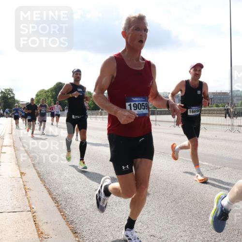 29.06.2025 - hella hamburg halbmarathon Lena Gebhardt http://msf.ph/oto/8313604 29.06.2025 09:47:18 Lombardsbrücke 4249, 19059, 16698, 1002, 1053, 1217, 1396, 1407, 1411, 1577, 1910, 1959, 2121, 2228, 2404, 2563, 2774, 2836, 2851, 3005, 3783, 3790, 3935, 4246, 4740, 5193, 5660, 5961, 6032, 6305, 6473, 6915, 7080, 7466, 7622, 7831, 7867, 7972, 8323, 8366, 8395, 9171, 9376, 9508, 9519, 10477, 10771, 11055, 11370, 11806, 11898, 12137, 12204, 12704, 13029, 13148, 13199, 13729, 13771, 13972, 13991, 14069, 14385, 14459, 18419 meine-sportfotos.de