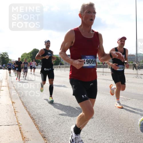 29.06.2025 - hella hamburg halbmarathon Lena Gebhardt http://msf.ph/oto/8313640 29.06.2025 09:47:18 Lombardsbrücke 4248, 19059, 6698, 888889, 1002, 1053, 1217, 1396, 1407, 1411, 1577, 1910, 1959, 2121, 2228, 2404, 2563, 2774, 2836, 2851, 3005, 3783, 3790, 3935, 4246, 4740, 5193, 5660, 5961, 6032, 6305, 6473, 6915, 7080, 7466, 7622, 7831, 7867, 7972, 8323, 8366, 8395, 9171, 9376, 9508, 9519, 10477, 10771, 11055, 11370, 11806, 11898, 12137, 12204, 12704, 13029, 13148, 13199, 13729, 13771, 13972, 13991, 14069, 14385, 14459, 18419 meine-sportfotos.de