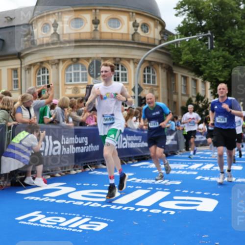 29.06.2025 - hella hamburg halbmarathon Strokosch-Dieckow http://msf.ph/oto/8313643 29.06.2025 10:57:28 Ziel 1239, 2236, 2652, 3435, 4502, 5015, 5134, 5457, 5458, 5728, 5926, 6272, 6281, 6302, 8393, 9727, 12144, 13245, 13394, 14571, 15695, 16093, 16830, 17160, 17758, 17828 meine-sportfotos.de