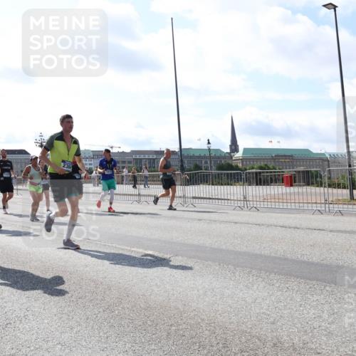29.06.2025 - hella hamburg halbmarathon Lena Gebhardt http://msf.ph/oto/8313653 29.06.2025 09:59:54 Lombardsbrücke 2364, 1914, 14778, 1006, 1125, 1239, 1264, 1334, 1366, 1642, 1834, 1914, 1955, 2099, 2159, 2348, 2364, 2391, 2432, 2447, 2582, 2584, 2630, 2676, 2677, 2910, 3181, 3279, 3668, 3836, 4013, 4231, 4426, 4632, 4772, 4796, 4837, 5015, 5134, 5272, 5277, 5341, 6174, 6201, 6202, 6414, 6415, 6462, 6581, 6587, 8330, 8520, 8542, 8652, 8846, 8929, 9142, 9488, 9903, 9907, 9984, 10020, 10031, 11039, 11568, 11844 meine-sportfotos.de