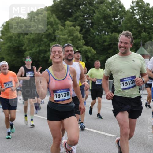 29.06.2025 - hella hamburg halbmarathon Jannik Wohlers http://msf.ph/oto/8313677 29.06.2025 10:38:42 Lombardsbrücke 1451, 1760, 2524, 2534, 2571, 2574, 2893, 2998, 3307, 3745, 4257, 4320, 4410, 4523, 4659, 6062, 6112, 6611, 7341, 7506, 7589, 7815, 8243, 8457, 8783, 9420, 9446, 9974, 9977, 10001, 10072, 10315, 10516, 10696, 11201, 12090, 12092, 12410, 12745, 13060, 13922, 14856, 14956, 15262, 15765, 16335, 16388, 16841, 16883, 17313, 17368 meine-sportfotos.de