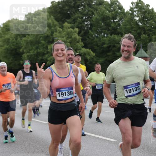 29.06.2025 - hella hamburg halbmarathon Jannik Wohlers http://msf.ph/oto/8313710 29.06.2025 10:38:43 Lombardsbrücke 1760, 2524, 2534, 2571, 2574, 2893, 2998, 3307, 3745, 4410, 4523, 4659, 6062, 6112, 6611, 7341, 7506, 7589, 7815, 8243, 8457, 8783, 9420, 9446, 9974, 9977, 10001, 10072, 10315, 10516, 10696, 11201, 12090, 12092, 12410, 12745, 13060, 13922, 14856, 14871, 14956, 15262, 15765, 16335, 16388, 16841, 16883, 17313, 17368, 17536 meine-sportfotos.de
