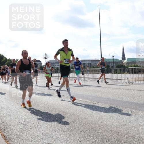 29.06.2025 - hella hamburg halbmarathon Lena Gebhardt http://msf.ph/oto/8313761 29.06.2025 09:59:55 Lombardsbrücke 2910, 50093, 66001, 828, 14778, 236, 1914, 1006, 1125, 1239, 1264, 1334, 1366, 1642, 1834, 1914, 1955, 2099, 2159, 2348, 2364, 2391, 2432, 2447, 2582, 2584, 2630, 2676, 2677, 2910, 3181, 3279, 3668, 3836, 3898, 4013, 4231, 4426, 4632, 4772, 4796, 4837, 5015, 5134, 5272, 5277, 5341, 6174, 6201, 6202, 6414, 6415, 6462, 6581, 6587, 8330, 8520, 8846, 8929, 9142, 9488, 9907, 9984, 10020, 10031, 11039, 11568, 11844 meine-sportfotos.de