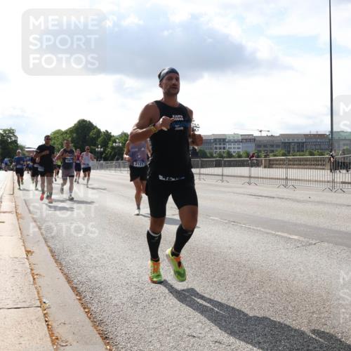 29.06.2025 - hella hamburg halbmarathon Lena Gebhardt http://msf.ph/oto/8313777 29.06.2025 09:47:19 Lombardsbrücke 5961, 2121, 1002, 1053, 1217, 1396, 1407, 1411, 1577, 1910, 1959, 2121, 2228, 2404, 2563, 2774, 2836, 2851, 3005, 3783, 3790, 3935, 4246, 4740, 5193, 5660, 5923, 5961, 6032, 6305, 6473, 6915, 7080, 7622, 7831, 7867, 7972, 8323, 8366, 8395, 9171, 9376, 9508, 9519, 10771, 11055, 11370, 11806, 11898, 12137, 12204, 12704, 13029, 13148, 13729, 13771, 13972, 13991, 14069, 14385, 14459, 16123, 18419 meine-sportfotos.de