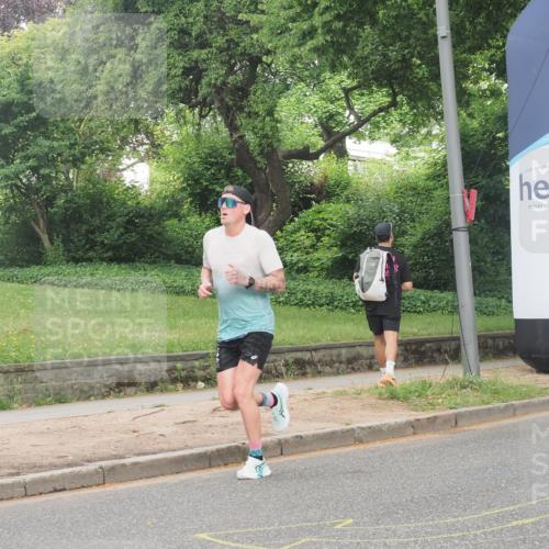 29.06.2025 - hella hamburg halbmarathon KatJ http://msf.ph/oto/8313788 29.06.2025 10:15:38 Zwischen KM18-KM19 1271 meine-sportfotos.de