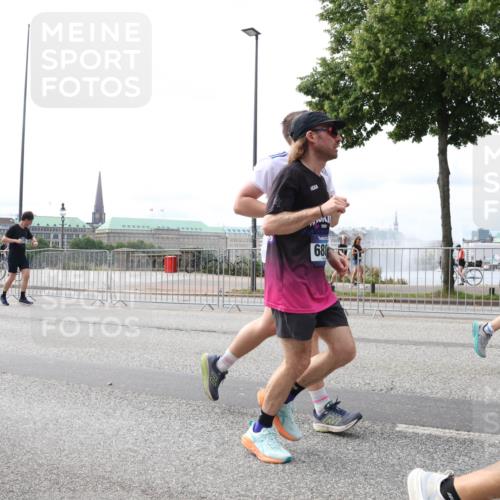 29.06.2025 - hella hamburg halbmarathon Lena Gebhardt http://msf.ph/oto/8313847 29.06.2025 10:22:11 Lombardsbrücke 1615, 688, 1003, 1158, 1187, 1191, 1250, 1294, 1419, 1598, 1668, 1958, 1963, 2009, 2022, 2063, 2172, 2315, 2351, 2353, 2514, 2529, 2744, 3050, 3108, 3172, 3457, 3458, 3606, 3768, 3910, 3946, 3995, 4046, 4113, 4114, 4131, 4289, 4366, 4556, 4559, 4829, 4970, 5079, 5641, 5838, 6030, 6048, 6049, 6303, 6307, 6347, 6475, 6676, 6805, 6820, 6881, 6977, 7075, 7162, 7672, 7794, 8431, 8511, 8715, 8855, 8860, 8884, 8954, 8959, 9002, 9062 meine-sportfotos.de