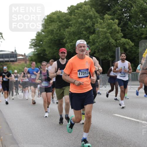 29.06.2025 - hella hamburg halbmarathon Jannik Wohlers http://msf.ph/oto/8313901 29.06.2025 10:38:44 Lombardsbrücke 1760, 2092, 2524, 2534, 2571, 2574, 2843, 2893, 2998, 3727, 3745, 4410, 4523, 4659, 4882, 6062, 6112, 6611, 7341, 7506, 7589, 7815, 8243, 8457, 8783, 9420, 9446, 9974, 9977, 10001, 10072, 10315, 10516, 10696, 11201, 11313, 11533, 12090, 12092, 12391, 12410, 12745, 13060, 13922, 14856, 14871, 14956, 15262, 15765, 16335, 16388, 16841, 16883, 17313, 17368, 17536 meine-sportfotos.de