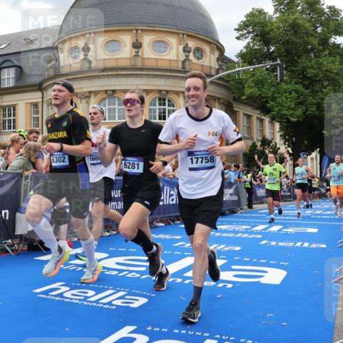 29.06.2025 - hella hamburg halbmarathon Strokosch-Dieckow http://msf.ph/oto/8313910 29.06.2025 10:57:30 Ziel 1239, 2236, 2652, 3435, 4502, 5015, 5134, 5457, 5458, 5728, 6281, 6302, 8393, 9727, 12144, 13245, 13394, 14571, 14951, 15220, 15695, 16093, 16830, 17160, 17758, 17769, 17814, 17828 meine-sportfotos.de