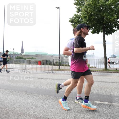 29.06.2025 - hella hamburg halbmarathon Lena Gebhardt http://msf.ph/oto/8313919 29.06.2025 10:22:12 Lombardsbrücke 1615, 68, 1003, 1158, 1187, 1191, 1250, 1294, 1419, 1598, 1958, 1963, 2009, 2022, 2063, 2172, 2315, 2351, 2353, 2514, 2529, 2744, 3050, 3108, 3172, 3457, 3458, 3606, 3768, 3910, 3946, 3995, 4046, 4113, 4114, 4131, 4289, 4366, 4556, 4559, 4829, 4970, 5079, 5641, 5838, 6030, 6048, 6049, 6303, 6307, 6347, 6475, 6676, 6805, 6820, 6881, 6977, 7075, 7097, 7162, 7672, 7794, 8431, 8511, 8715, 8855, 8860, 8884, 8954, 8959, 9002, 9062 meine-sportfotos.de