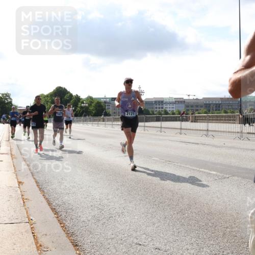 29.06.2025 - hella hamburg halbmarathon Lena Gebhardt http://msf.ph/oto/8313945 29.06.2025 09:47:19 Lombardsbrücke 5961, 2121, 1002, 1053, 1217, 1396, 1407, 1411, 1577, 1910, 1959, 2121, 2228, 2404, 2563, 2774, 2836, 2851, 3005, 3783, 3790, 3935, 4246, 4740, 5193, 5660, 5923, 5961, 6032, 6305, 6473, 6915, 7080, 7622, 7831, 7867, 7972, 8323, 8366, 8395, 9171, 9376, 9508, 9519, 10771, 11055, 11370, 11806, 11898, 12137, 12204, 12704, 13029, 13148, 13729, 13771, 13972, 13991, 14069, 14385, 14459, 16123, 18419 meine-sportfotos.de