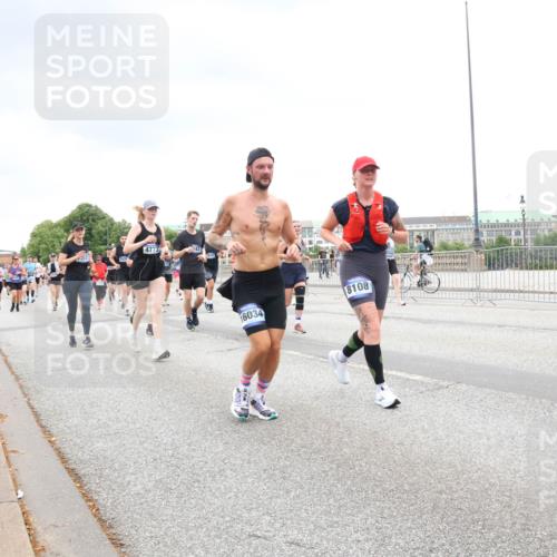 29.06.2025 - hella hamburg halbmarathon Lena Gebhardt http://msf.ph/oto/8313973 29.06.2025 10:56:41 Lombardsbrücke 8108, 1047, 1113, 1207, 2143, 2307, 2887, 2915, 2932, 2991, 3257, 3348, 3387, 3418, 3438, 3516, 3517, 3520, 3614, 3675, 3676, 3953, 3987, 4083, 4094, 4118, 4773, 5237, 5438, 5589, 5693, 5757, 5911, 5944, 6284, 6348, 6349, 6690, 7025, 7028, 7090, 7307, 7381, 7416, 7417, 7711, 8108, 8150, 8197, 8517, 8606, 8766, 8939, 8943, 9172, 9210, 9383, 9910, 9948, 9953, 10555, 10569, 10571, 10740, 10784 meine-sportfotos.de