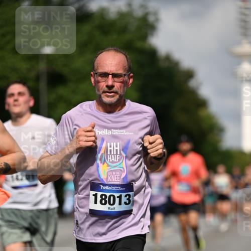 29.06.2025 - hella hamburg halbmarathon Dr. Thomas Lammeyer http://msf.ph/oto/8313982 29.06.2025 09:55:01 Kennedybrücke 1136, 1570, 1903, 1912, 1920, 1941, 2972, 3523, 3700, 3947, 4759, 4843, 4854, 4865, 4999, 5275, 5375, 5410, 6593, 7105, 7363, 7378, 7693, 7962, 8346, 8871, 9114, 9262, 9364, 9371, 9380, 9755, 9833, 9885, 10193, 10375, 10415, 10669, 11417 meine-sportfotos.de