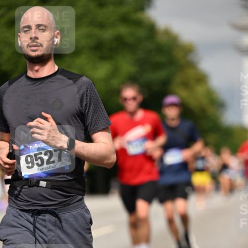 29.06.2025 - hella hamburg halbmarathon Dr. Thomas Lammeyer http://msf.ph/oto/8313996 29.06.2025 10:17:11 Kennedybrücke 1007, 1328, 1859, 2961, 3218, 3729, 4187, 4554, 4950, 5597, 5598, 6026, 7346, 8115, 8279, 8913, 9128, 9527, 10581 meine-sportfotos.de