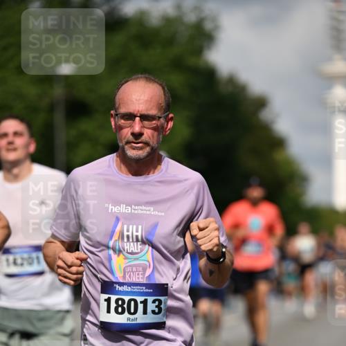 29.06.2025 - hella hamburg halbmarathon Dr. Thomas Lammeyer http://msf.ph/oto/8314015 29.06.2025 09:55:01 Kennedybrücke 1136, 1570, 1903, 1912, 1920, 1941, 2972, 3523, 3700, 3947, 4759, 4843, 4854, 4865, 4999, 5275, 5375, 5410, 6593, 7105, 7363, 7378, 7693, 7962, 8346, 8871, 9114, 9262, 9364, 9371, 9380, 9755, 9833, 9885, 10193, 10375, 10415, 10669, 11417 meine-sportfotos.de