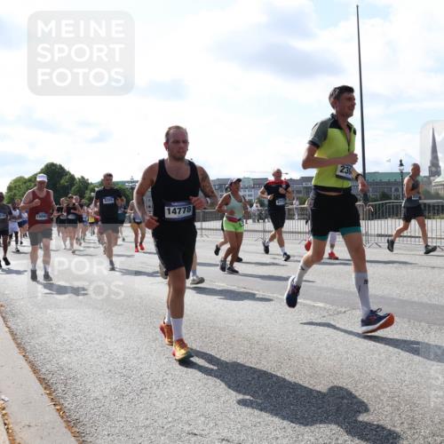 29.06.2025 - hella hamburg halbmarathon Lena Gebhardt http://msf.ph/oto/8314024 29.06.2025 09:59:55 Lombardsbrücke 14778, 1006, 1125, 1239, 1264, 1334, 1366, 1642, 1834, 1914, 1955, 2099, 2159, 2348, 2364, 2391, 2432, 2447, 2582, 2584, 2630, 2676, 2677, 2910, 3181, 3279, 3668, 3836, 3898, 4013, 4231, 4426, 4632, 4772, 4796, 4837, 5015, 5134, 5272, 5277, 5341, 6174, 6201, 6202, 6414, 6415, 6462, 6581, 6587, 8330, 8520, 8846, 8929, 9142, 9488, 9907, 9984, 10020, 10031, 11039, 11568, 11844 meine-sportfotos.de