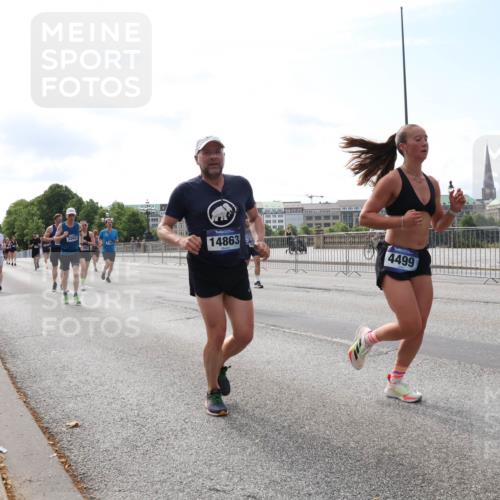 29.06.2025 - hella hamburg halbmarathon Lena Gebhardt http://msf.ph/oto/8314025 29.06.2025 10:12:28 Lombardsbrücke 3262, 14863, 4499, 1062, 1249, 1610, 1785, 1790, 1850, 1851, 1939, 2531, 2661, 2891, 2963, 2964, 3182, 3248, 3262, 3746, 4453, 4499, 4554, 5150, 5166, 5176, 5597, 5598, 6822, 6871, 6966, 7014, 7474, 7907, 8917, 8971, 9253, 9254, 9405, 9705, 10581, 10685, 11509, 11525, 11581, 12456, 13171, 13566, 13816, 14060, 14196, 14313, 14540, 14863, 14868, 14869, 15137, 15369, 16379, 16473, 16826, 16911, 16976, 17994, 18178, 18429, 18493, 18655 meine-sportfotos.de