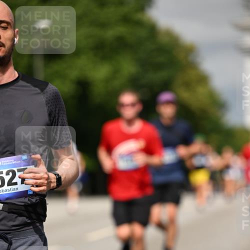 29.06.2025 - hella hamburg halbmarathon Dr. Thomas Lammeyer http://msf.ph/oto/8314068 29.06.2025 10:17:11 Kennedybrücke 1007, 1328, 1859, 2961, 3218, 3729, 4187, 4554, 4950, 5597, 5598, 6026, 7346, 8115, 8279, 8913, 9128, 9527, 10581 meine-sportfotos.de