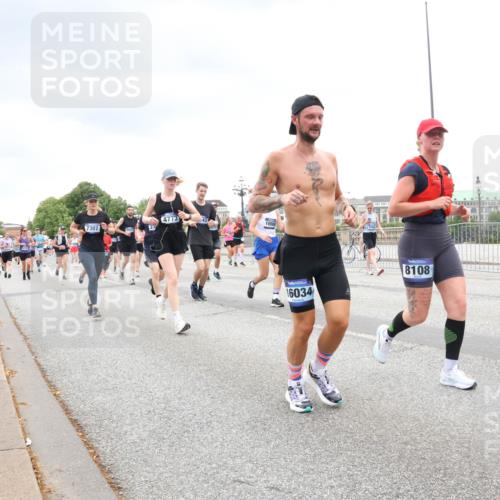 29.06.2025 - hella hamburg halbmarathon Lena Gebhardt http://msf.ph/oto/8314084 29.06.2025 10:56:41 Lombardsbrücke 4773, 10569, 7307, 16034, 8108, 1047, 1113, 1207, 2143, 2307, 2887, 2915, 2932, 2991, 3257, 3348, 3387, 3418, 3438, 3516, 3517, 3520, 3614, 3675, 3676, 3953, 3987, 4083, 4094, 4118, 4773, 5237, 5438, 5589, 5693, 5757, 5911, 5944, 6284, 6348, 6349, 6690, 7025, 7028, 7090, 7307, 7381, 7416, 7417, 7711, 8108, 8150, 8197, 8517, 8606, 8766, 8939, 8943, 9172, 9210, 9383, 9910, 9948, 9953, 10555, 10569, 10571, 10740, 10784 meine-sportfotos.de