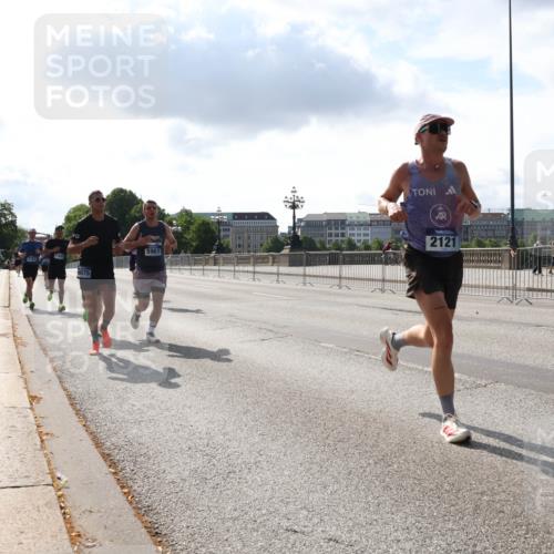 29.06.2025 - hella hamburg halbmarathon Lena Gebhardt http://msf.ph/oto/8314095 29.06.2025 09:47:20 Lombardsbrücke 6075, 5961, 2121, 1002, 1053, 1217, 1396, 1407, 1411, 1577, 1910, 1959, 2121, 2228, 2404, 2563, 2774, 2836, 2851, 3005, 3783, 3790, 3935, 4246, 4740, 5193, 5660, 5923, 5961, 6032, 6305, 6473, 6915, 7080, 7622, 7831, 7867, 7972, 8323, 8366, 8395, 9171, 9376, 9508, 9519, 10771, 11055, 11370, 11806, 11898, 12137, 12204, 12704, 12751, 13029, 13148, 13729, 13771, 13972, 13991, 14069, 14385, 14459, 16123, 17154, 18419 meine-sportfotos.de