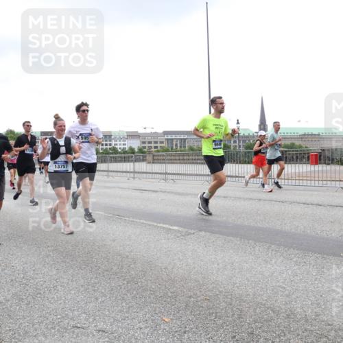 29.06.2025 - hella hamburg halbmarathon Lena Gebhardt http://msf.ph/oto/8314107 29.06.2025 10:47:05 Lombardsbrücke 2556, 17288, 13756, 13757, 5953, 51, 9949, 10, 1073, 1185, 1286, 1363, 1371, 1375, 1463, 1523, 1593, 1607, 1704, 1720, 1961, 1999, 2162, 2211, 2320, 2327, 2537, 2555, 2556, 2665, 2981, 3277, 3406, 3407, 3734, 3823, 4184, 4202, 4239, 4296, 4325, 4342, 4483, 4806, 4895, 5111, 5114, 5700, 5796, 5953, 6485, 6496, 6740, 6879, 6995, 7073, 7412, 7430, 7431, 7630, 7631, 7827, 8105, 8131, 8477, 8486, 8553, 8684, 8706, 8915, 8953, 8967, 9018, 16987 meine-sportfotos.de