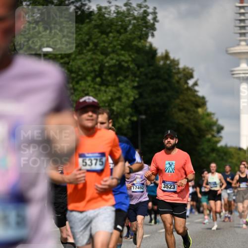 29.06.2025 - hella hamburg halbmarathon Dr. Thomas Lammeyer http://msf.ph/oto/8314109 29.06.2025 09:55:02 Kennedybrücke 1136, 1570, 1903, 1912, 1920, 1941, 2972, 3523, 3700, 3947, 4297, 4759, 4843, 4854, 4865, 4999, 5275, 5375, 5410, 6593, 7092, 7105, 7363, 7378, 7693, 7962, 8346, 8871, 9114, 9262, 9364, 9371, 9380, 9755, 9885, 10193, 10375, 10669, 11417 meine-sportfotos.de