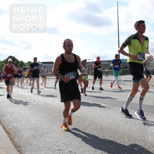 29.06.2025 - hella hamburg halbmarathon Lena Gebhardt http://msf.ph/oto/8314112 29.06.2025 09:59:55 Lombardsbrücke 10093, 8285, 14778, 477, 1914, 2364, 1006, 1125, 1239, 1264, 1334, 1366, 1642, 1834, 1914, 1955, 2099, 2159, 2348, 2364, 2391, 2432, 2447, 2582, 2584, 2630, 2676, 2677, 2910, 3181, 3279, 3668, 3836, 3898, 4013, 4231, 4426, 4632, 4772, 4796, 4837, 5015, 5134, 5272, 5277, 5341, 6174, 6201, 6202, 6414, 6415, 6462, 6581, 6587, 8330, 8520, 8846, 8929, 9142, 9488, 9907, 9984, 10020, 10031, 11039, 11568, 11844 meine-sportfotos.de