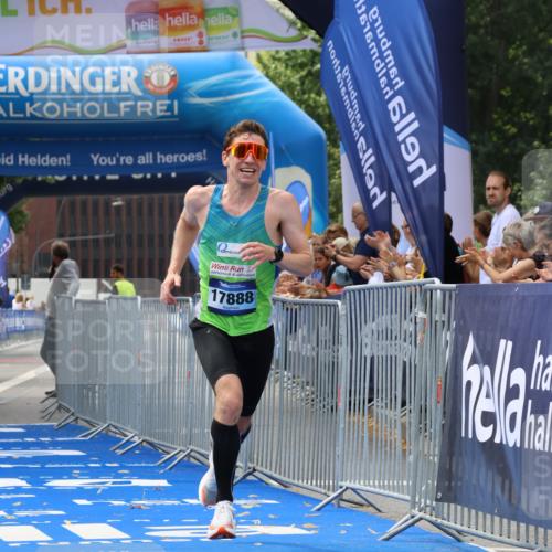 29.06.2025 - hella hamburg halbmarathon Strokosch-Dieckow http://msf.ph/oto/8314117 29.06.2025 10:10:58 Ziel 46, 17888 meine-sportfotos.de