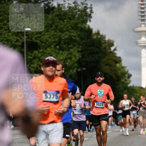 29.06.2025 - hella hamburg halbmarathon Dr. Thomas Lammeyer http://msf.ph/oto/8314136 29.06.2025 09:55:02 Kennedybrücke 1136, 1570, 1903, 1912, 1920, 1941, 2972, 3523, 3700, 3947, 4297, 4759, 4843, 4854, 4865, 4999, 5275, 5375, 5410, 6593, 7092, 7105, 7363, 7378, 7693, 7962, 8346, 8871, 9114, 9262, 9364, 9371, 9380, 9755, 9885, 10193, 10375, 10669, 11417 meine-sportfotos.de