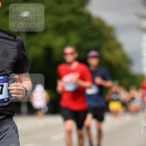 29.06.2025 - hella hamburg halbmarathon Dr. Thomas Lammeyer http://msf.ph/oto/8314209 29.06.2025 10:17:11 Kennedybrücke 1007, 1328, 1859, 2961, 3218, 3729, 4187, 4554, 4950, 5597, 5598, 6026, 7346, 8115, 8279, 8913, 9128, 9527, 10581 meine-sportfotos.de